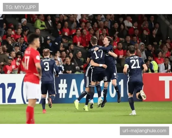 富勒姆vs西汉姆联比赛中，VAR因设备故障中断比赛七分钟